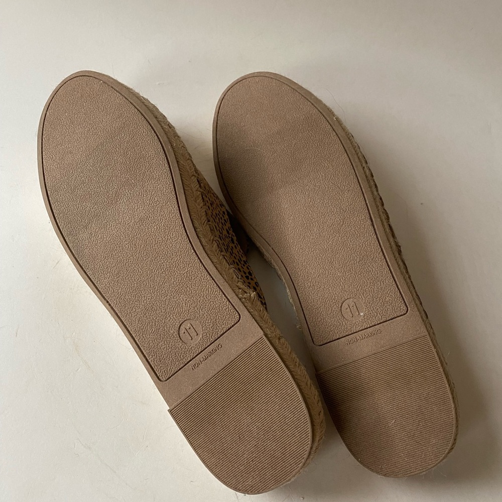 NWT Slip ons - Picture 2 of 5